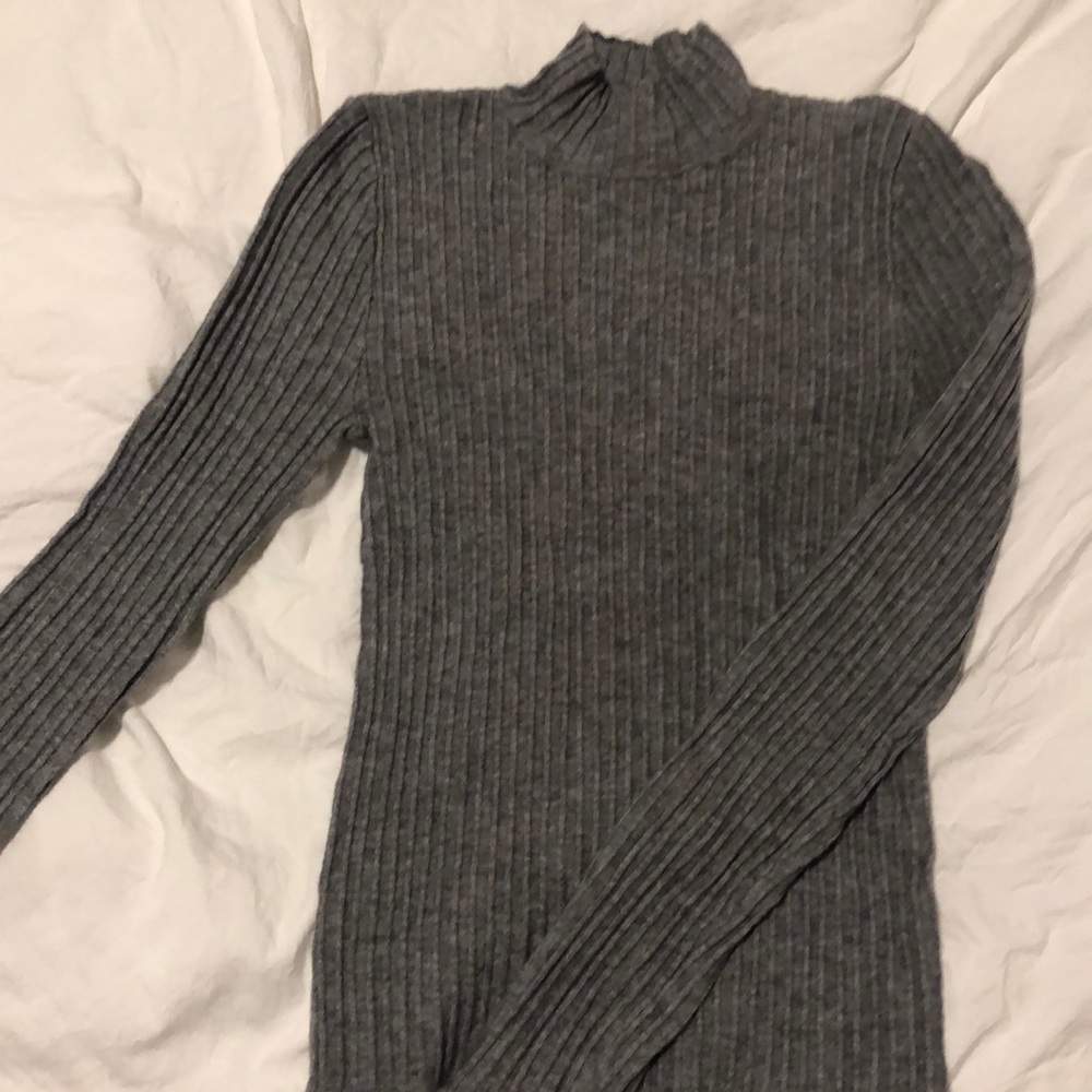 Ribbed grey turtleneck